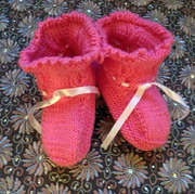 Adorable hand-knitted baby clothes online